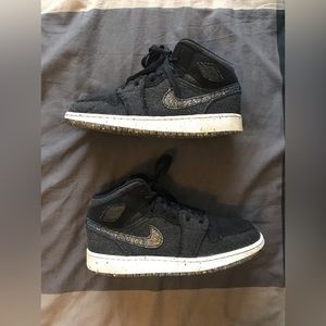 Nike Air Jordan 1 Mid SE Crater Black Shoes 
Mens 5Y